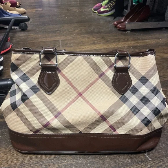 Burberry Purse🔥 - Picture 4 of 4